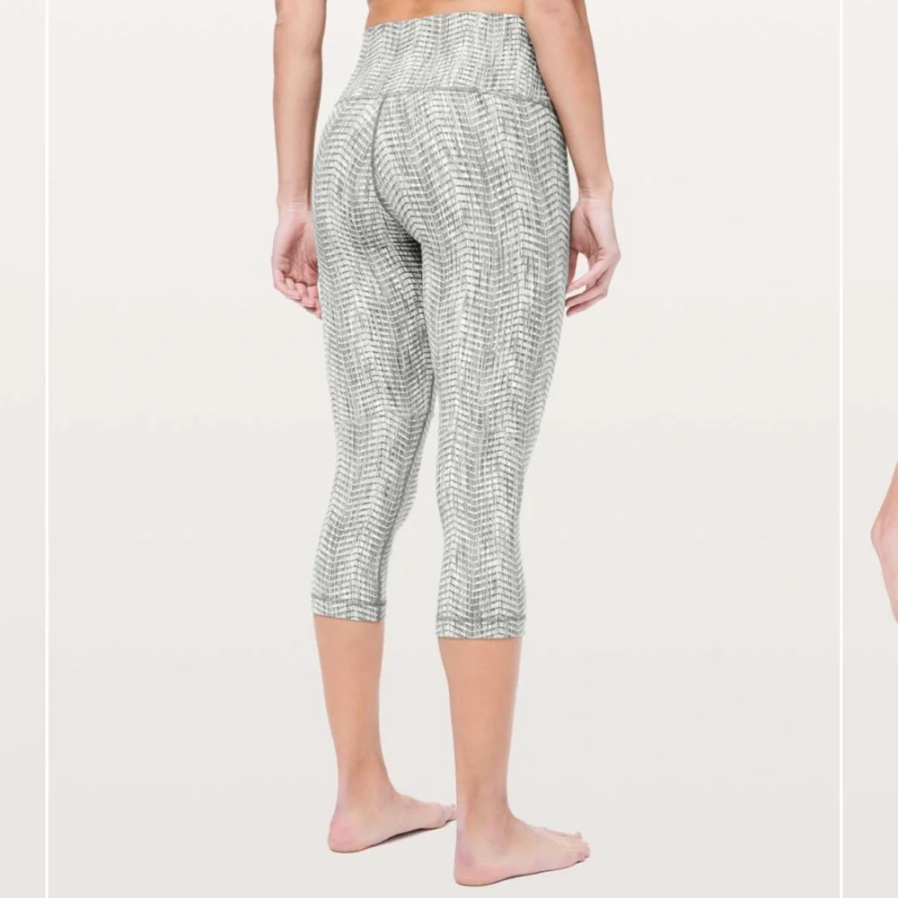 Lululemon Wunder Under Crop (High-Rise) *Full-On Luon 21" Leggings 12 - Picture 2 of 7